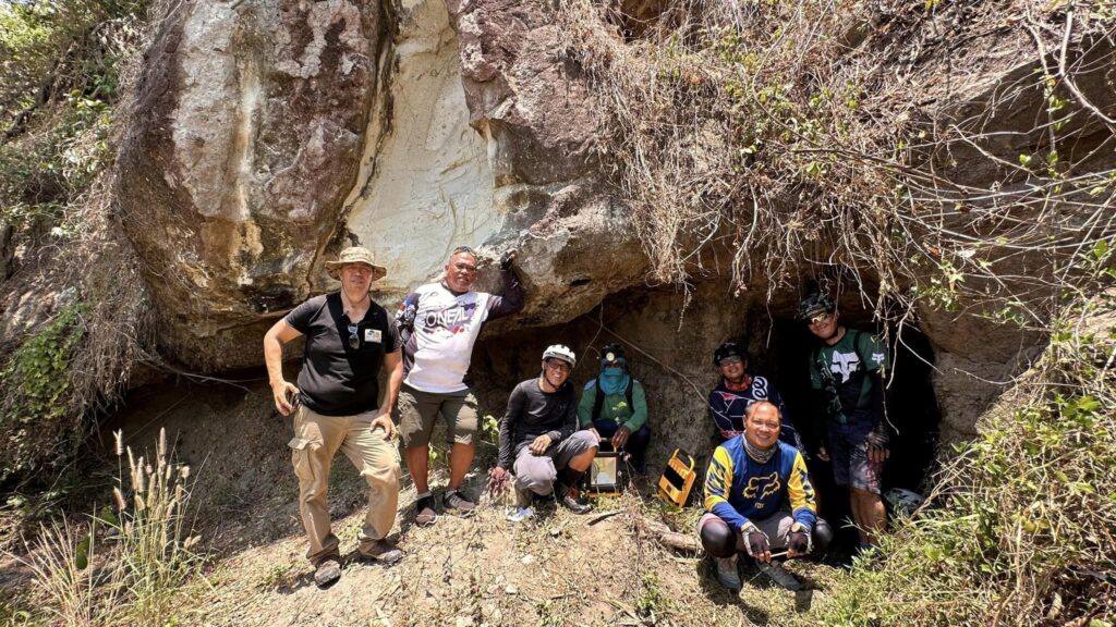 In the company of sir Cris' outdoor bikers, along with Pan Tyson Laxamana, our Aeta guide, we were able to conduct field survey, mapping, and photo-video documentations of 2 Japanese war tunnels located rear the Asahiyama hill-mass complex.
